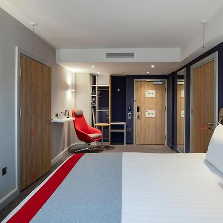 Holiday Inn Express Cambridge West - Cambourne By Ihg Buitenkant foto