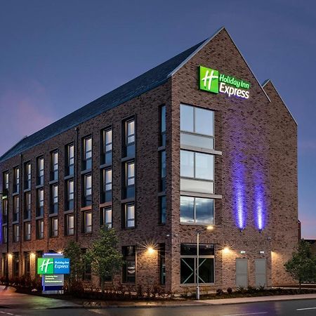 Holiday Inn Express Cambridge West - Cambourne By Ihg Buitenkant foto