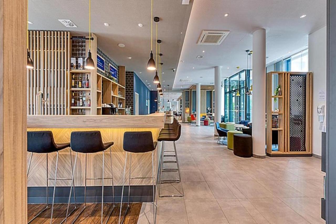 Holiday Inn Express Cambridge West - Cambourne By Ihg Buitenkant foto