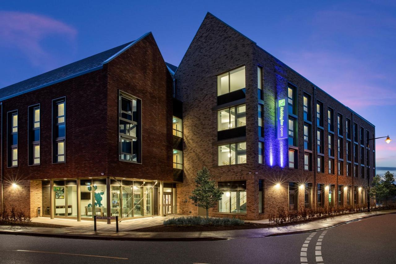 Holiday Inn Express Cambridge West - Cambourne By Ihg Buitenkant foto