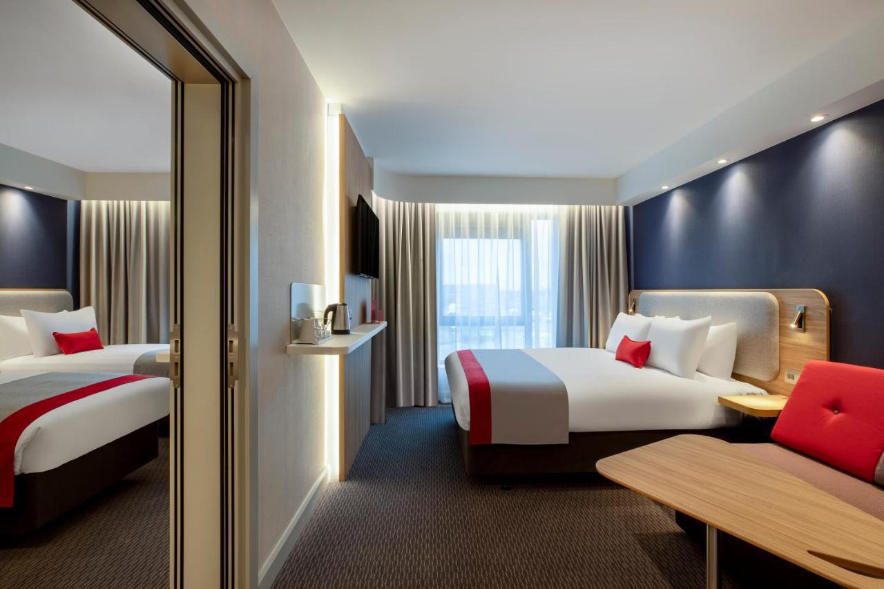 Holiday Inn Express Cambridge West - Cambourne By Ihg Buitenkant foto