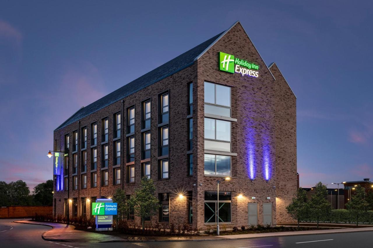 Holiday Inn Express Cambridge West - Cambourne By Ihg Buitenkant foto