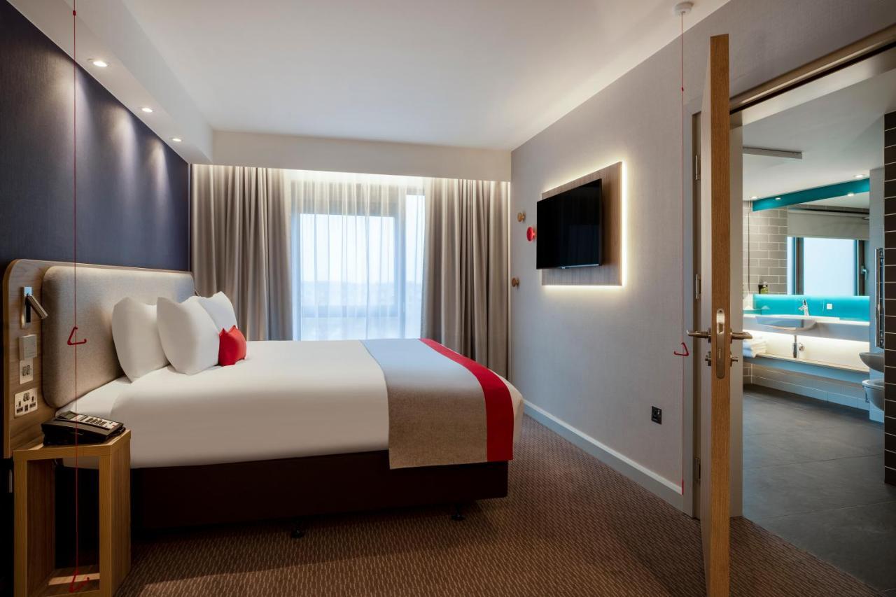Holiday Inn Express Cambridge West - Cambourne By Ihg Buitenkant foto