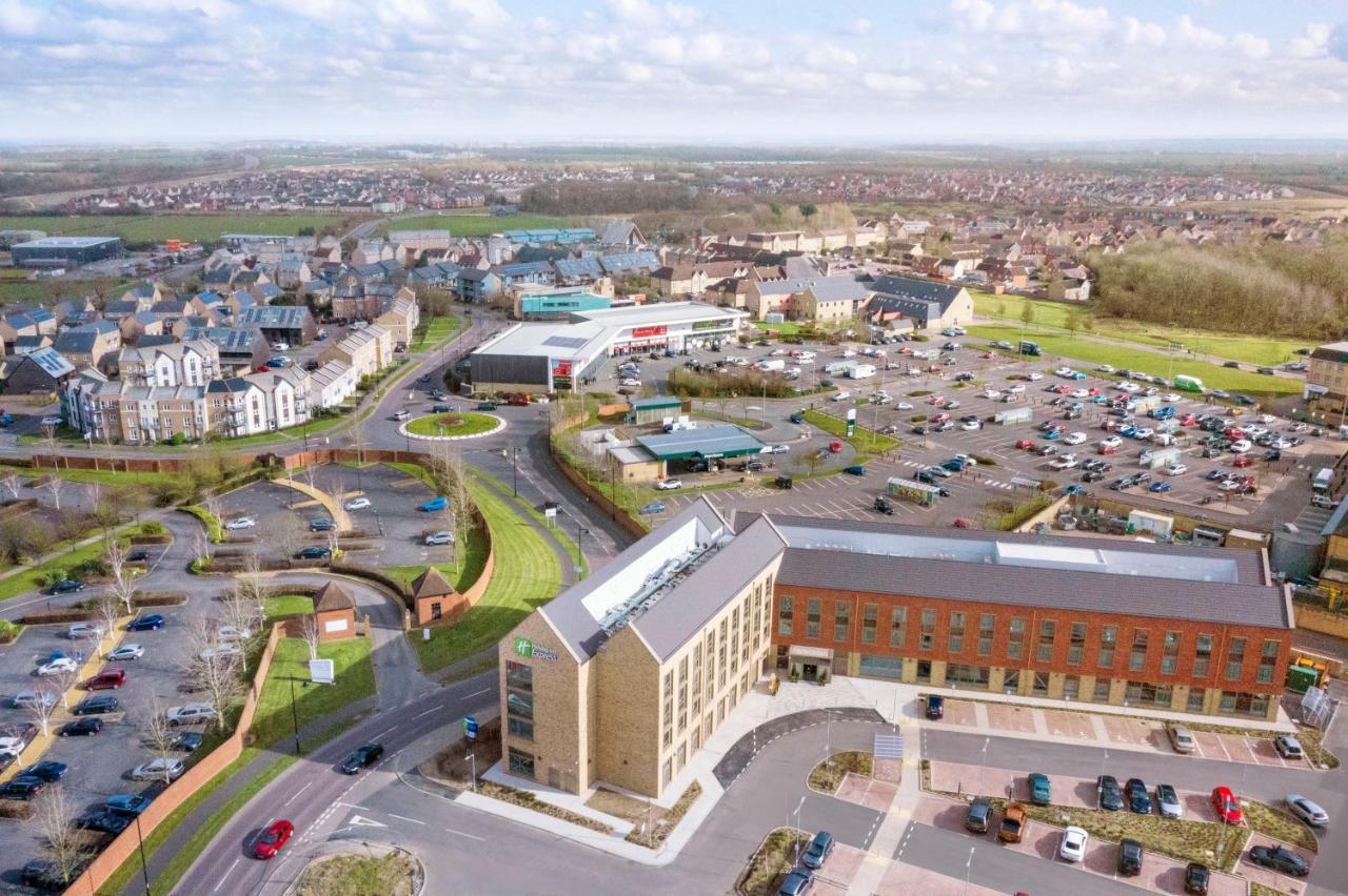 Holiday Inn Express Cambridge West - Cambourne By Ihg Buitenkant foto