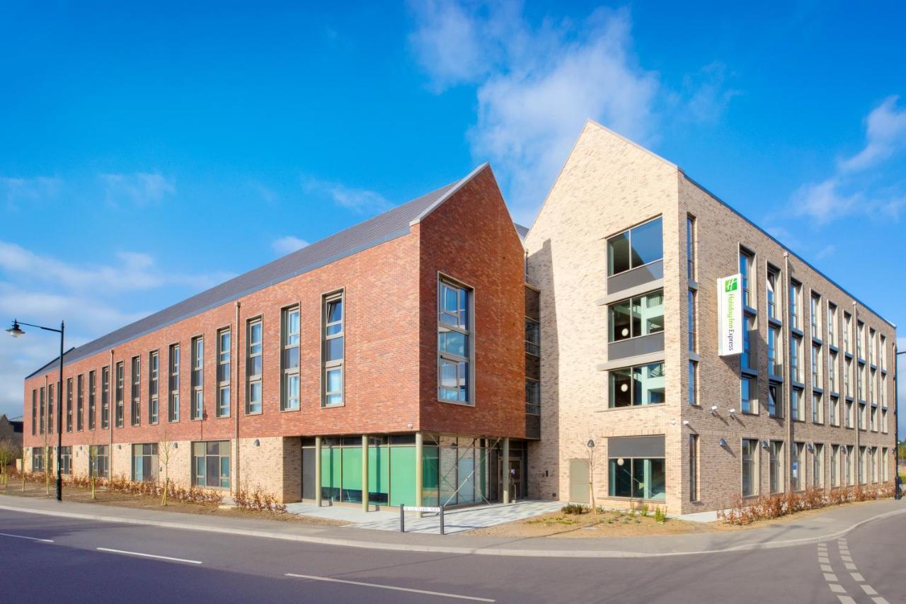 Holiday Inn Express Cambridge West - Cambourne By Ihg Buitenkant foto