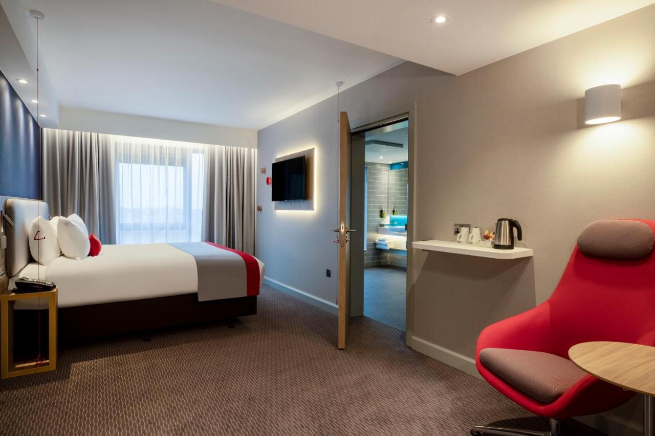 Holiday Inn Express Cambridge West - Cambourne By Ihg Buitenkant foto