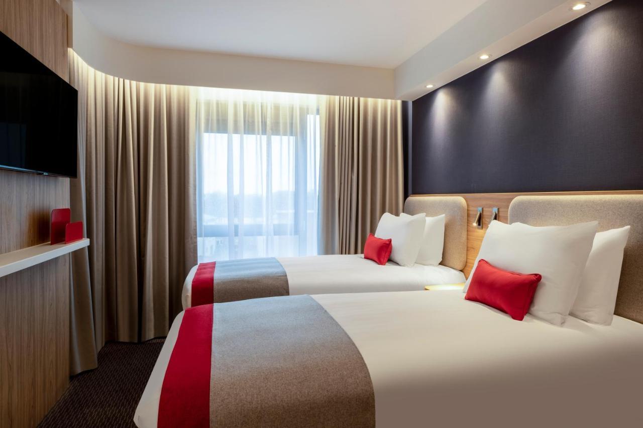 Holiday Inn Express Cambridge West - Cambourne By Ihg Buitenkant foto