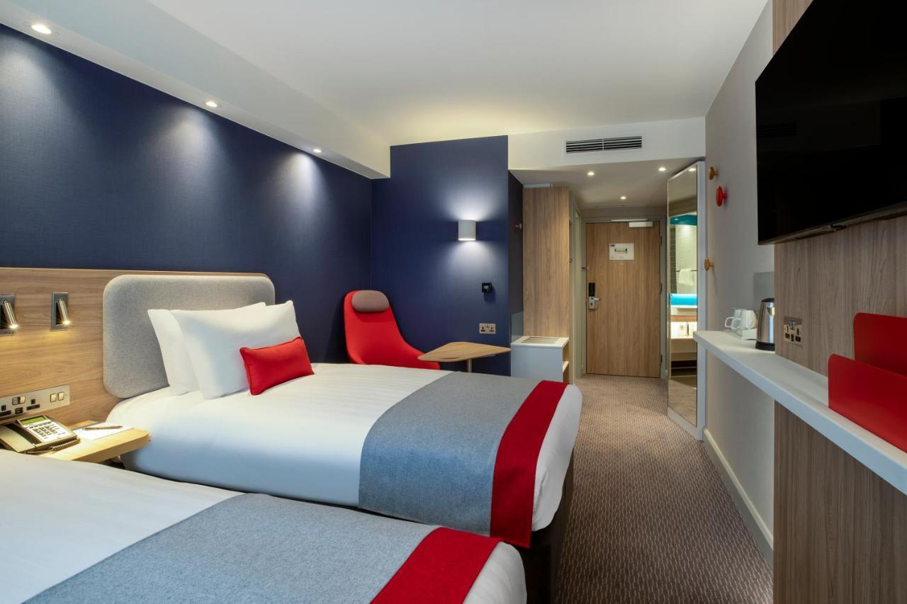Holiday Inn Express Cambridge West - Cambourne By Ihg Buitenkant foto