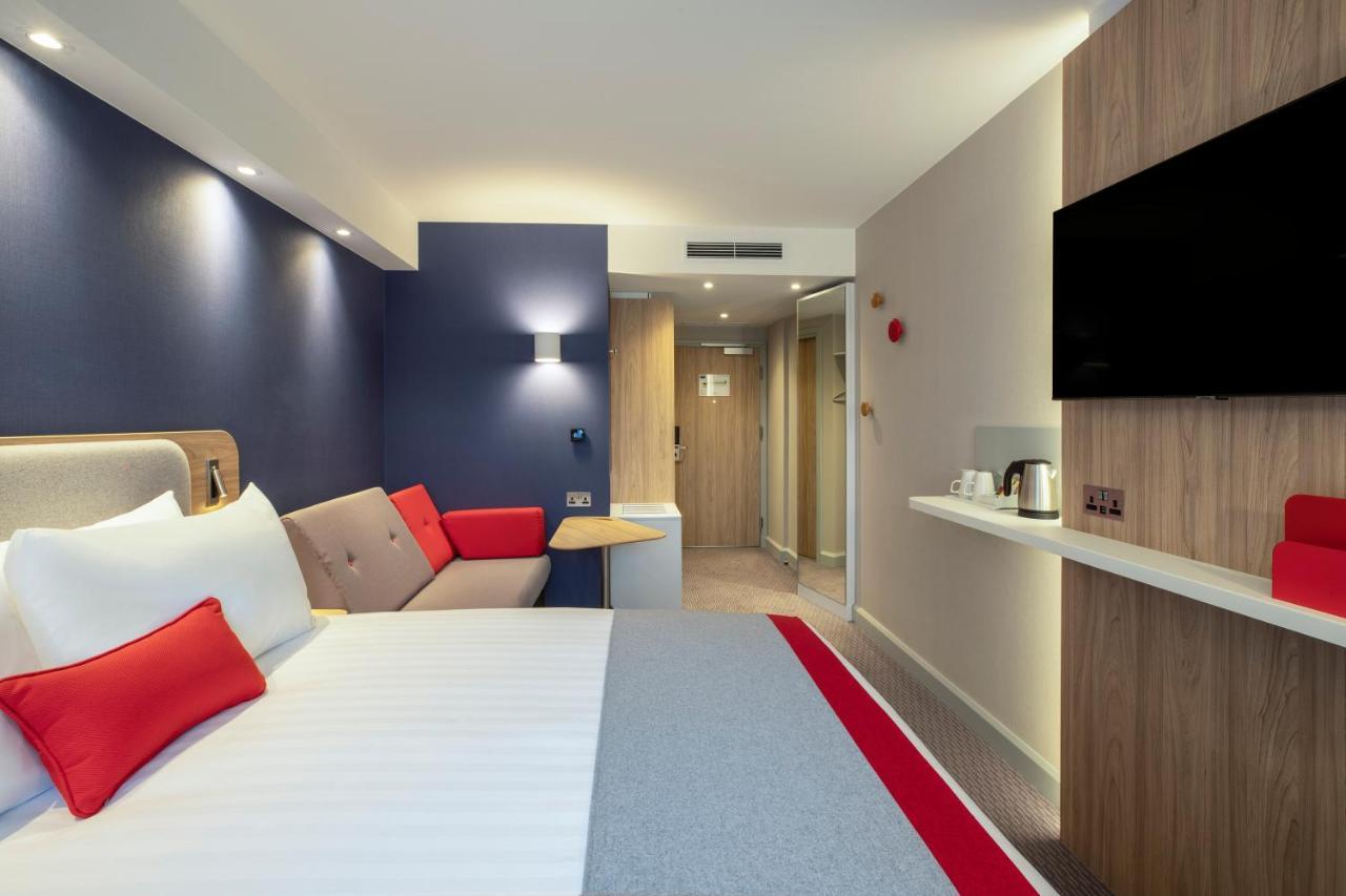 Holiday Inn Express Cambridge West - Cambourne By Ihg Buitenkant foto