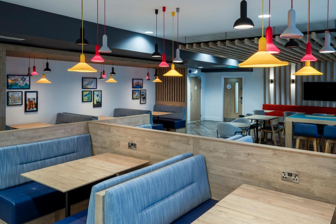 Holiday Inn Express Cambridge West - Cambourne By Ihg Buitenkant foto