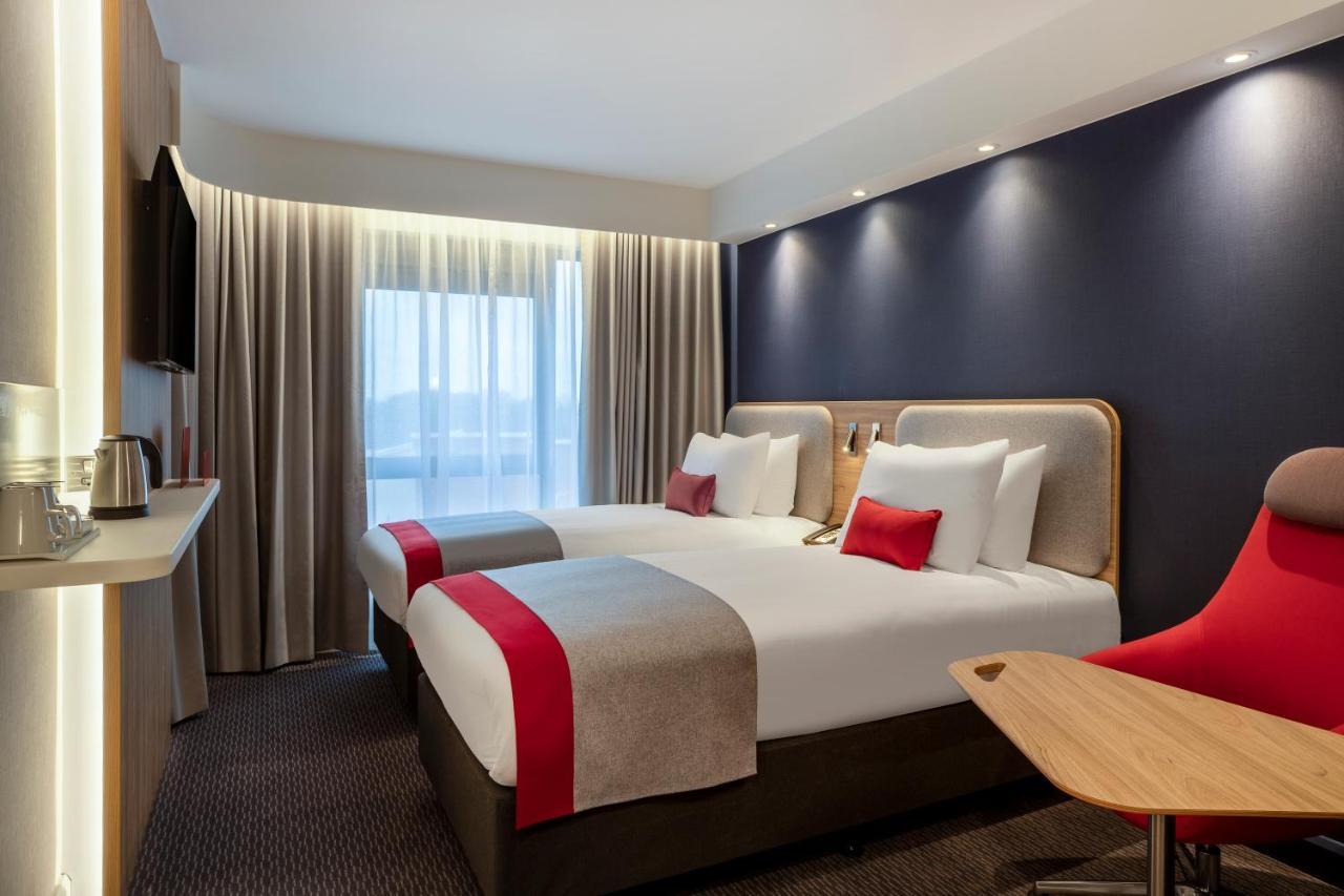 Holiday Inn Express Cambridge West - Cambourne By Ihg Buitenkant foto