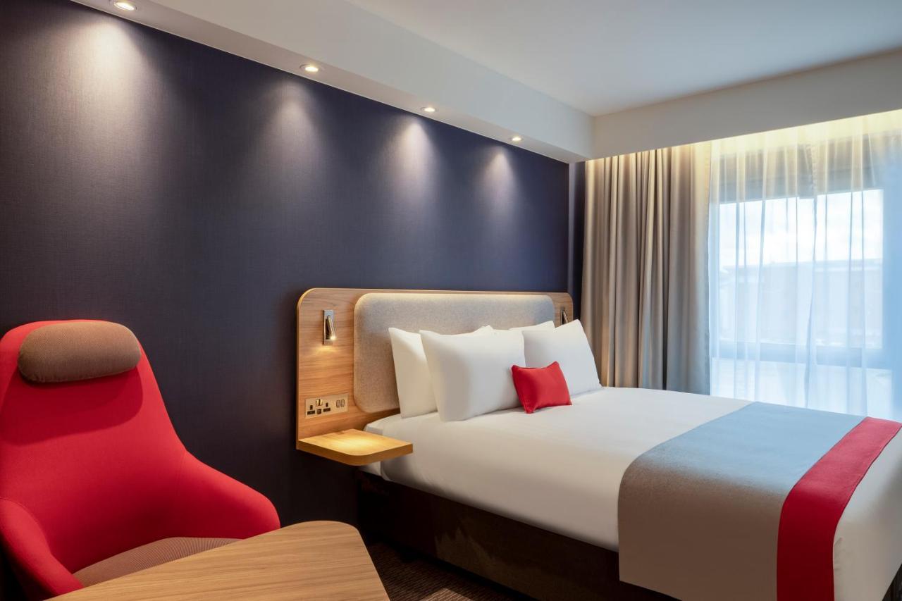 Holiday Inn Express Cambridge West - Cambourne By Ihg Buitenkant foto