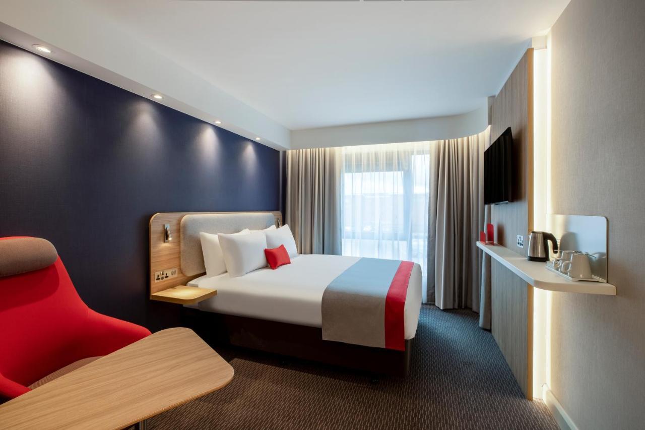 Holiday Inn Express Cambridge West - Cambourne By Ihg Buitenkant foto
