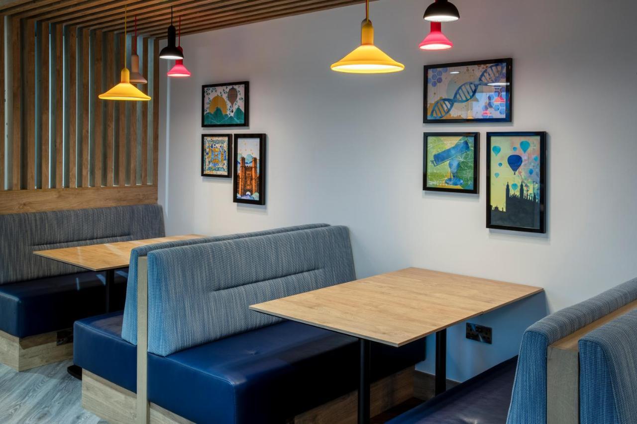 Holiday Inn Express Cambridge West - Cambourne By Ihg Buitenkant foto