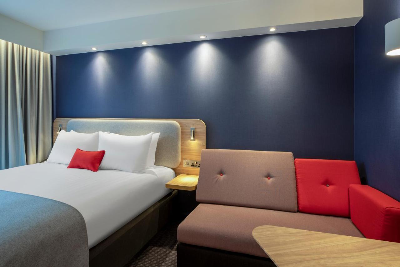 Holiday Inn Express Cambridge West - Cambourne By Ihg Buitenkant foto
