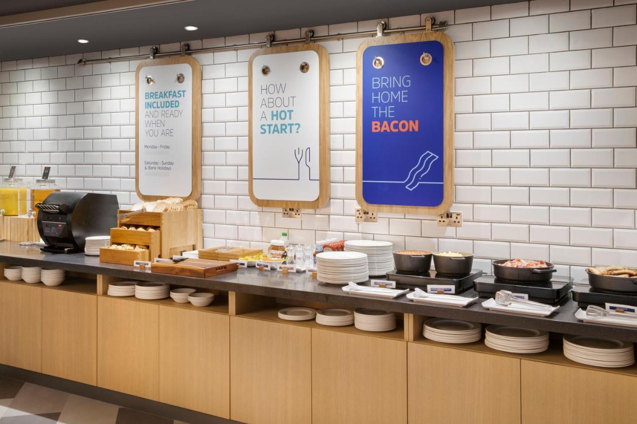 Holiday Inn Express Cambridge West - Cambourne By Ihg Buitenkant foto