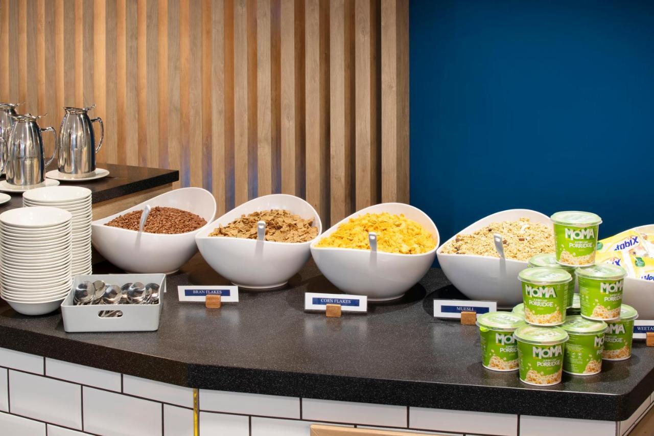 Holiday Inn Express Cambridge West - Cambourne By Ihg Buitenkant foto