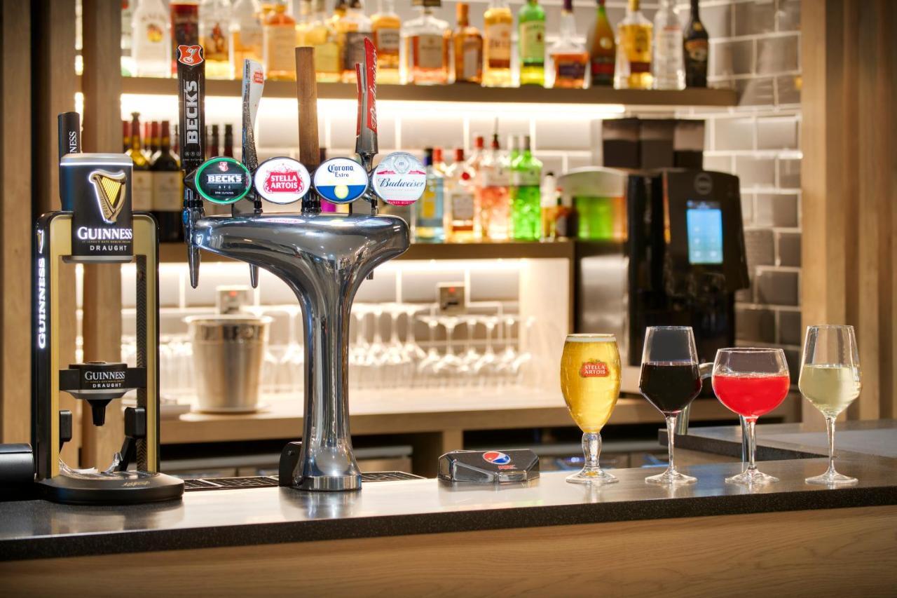 Holiday Inn Express Cambridge West - Cambourne By Ihg Buitenkant foto