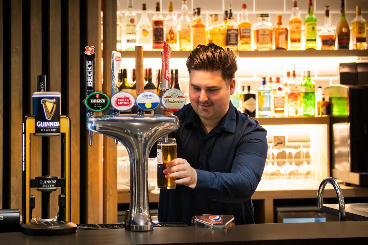 Holiday Inn Express Cambridge West - Cambourne By Ihg Buitenkant foto