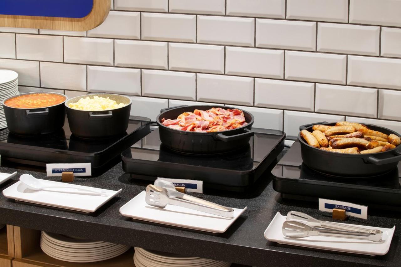Holiday Inn Express Cambridge West - Cambourne By Ihg Buitenkant foto