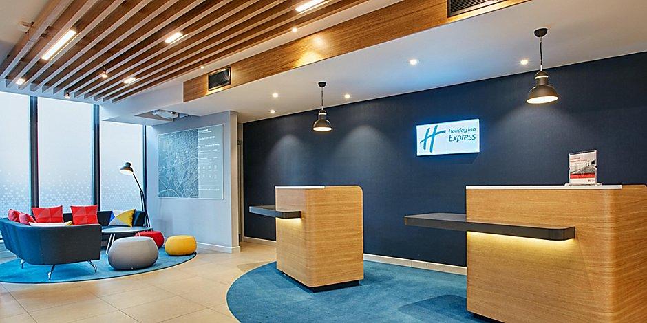 Holiday Inn Express Cambridge West - Cambourne By Ihg Buitenkant foto