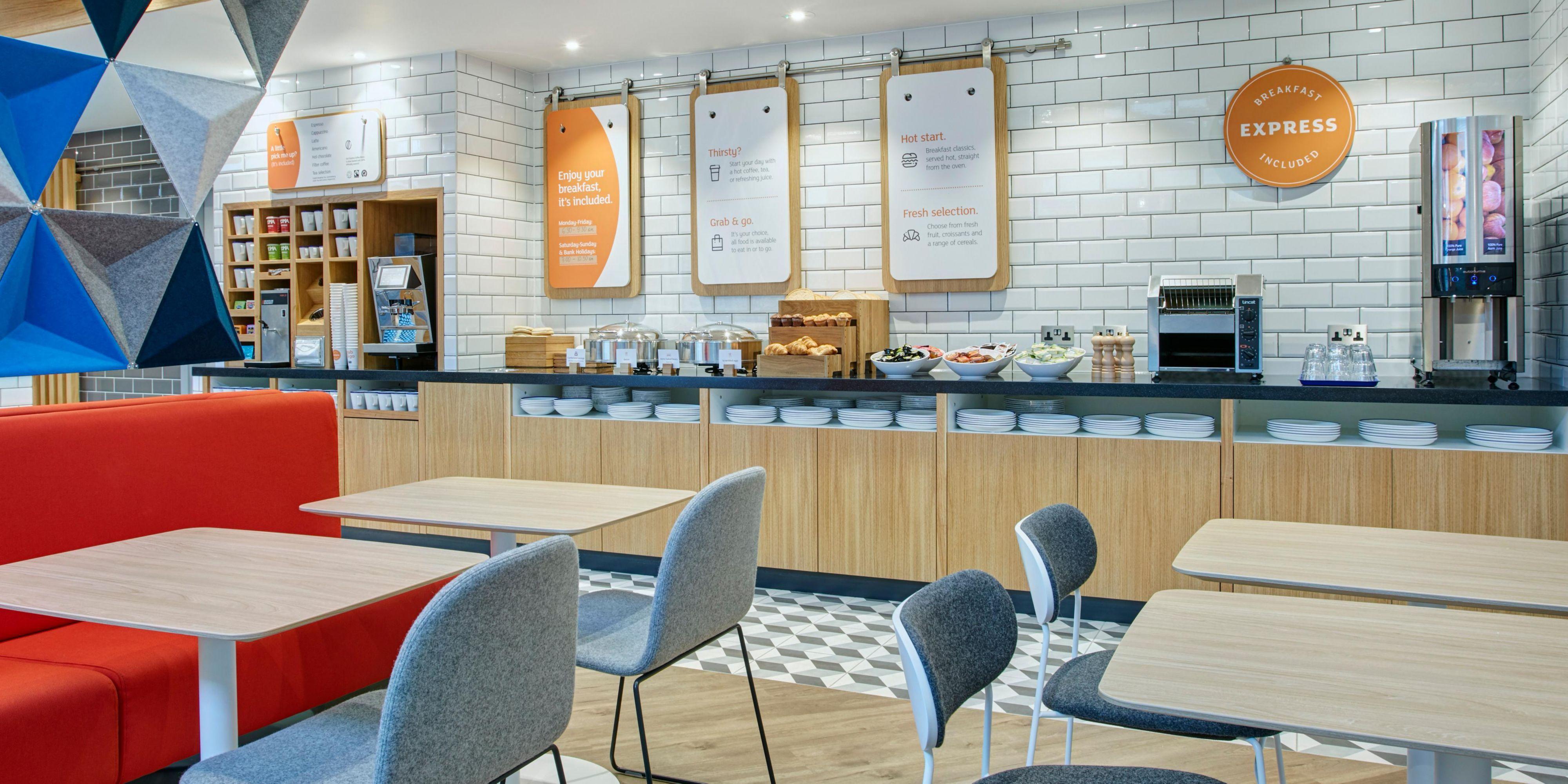 Holiday Inn Express Cambridge West - Cambourne By Ihg Buitenkant foto