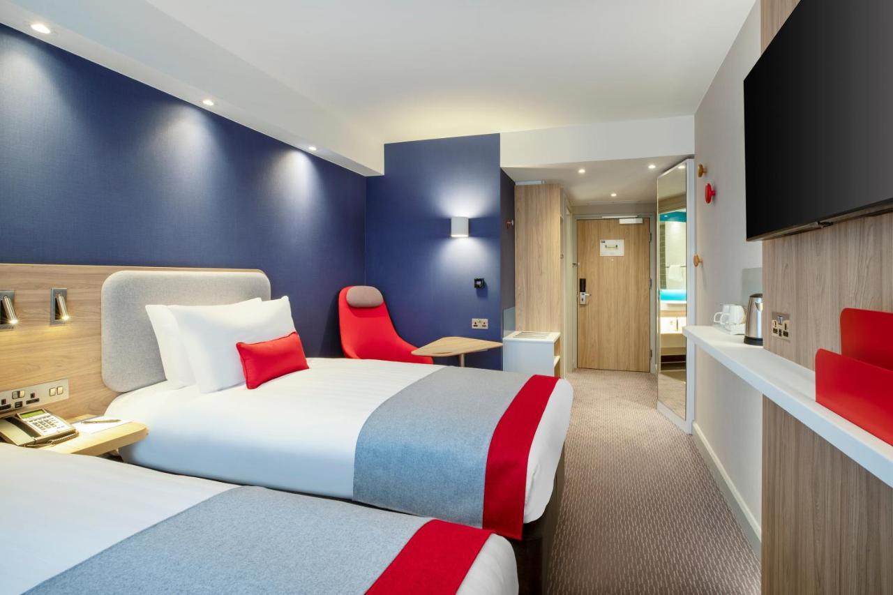 Holiday Inn Express Cambridge West - Cambourne By Ihg Buitenkant foto